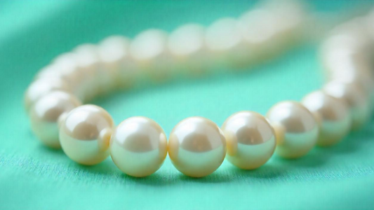 Your Guide to Pearl Jewelry